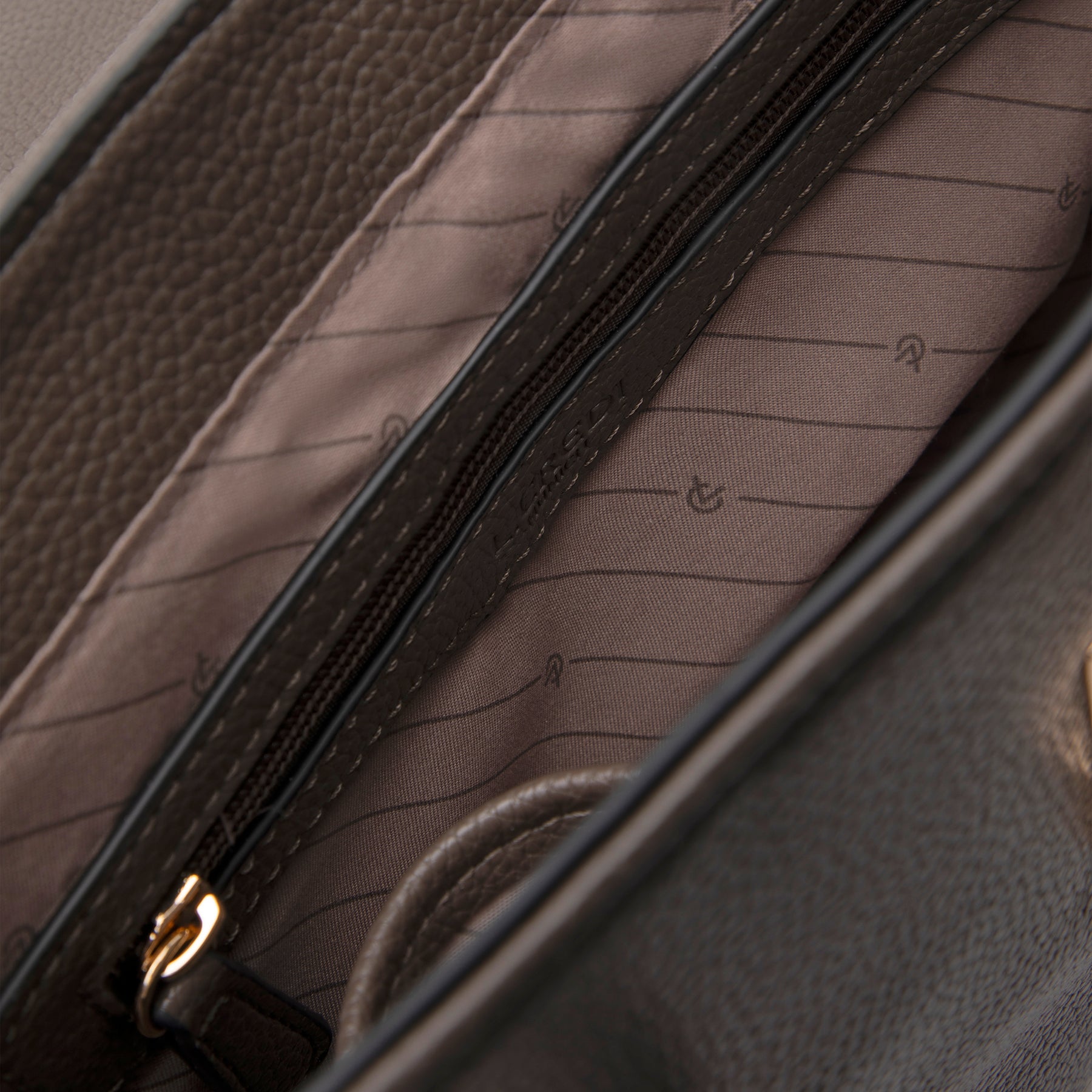 #Farbe_dark taupe