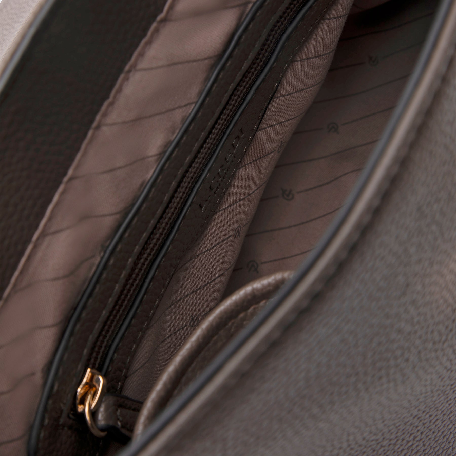#Farbe_dark taupe
